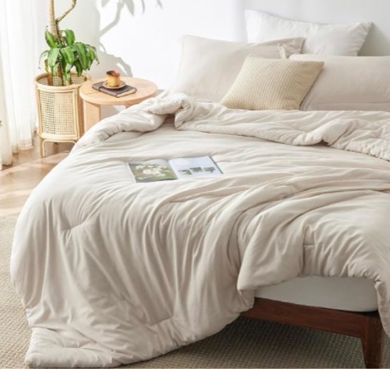 beige comforter (size unknown)