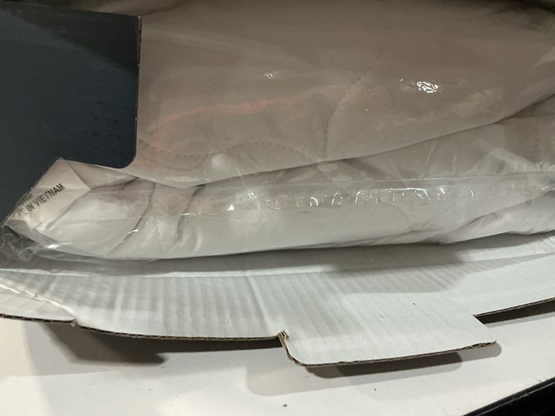 Condition photo showing New/Like New for sertapedic total protection waterproof mattress pad, queen