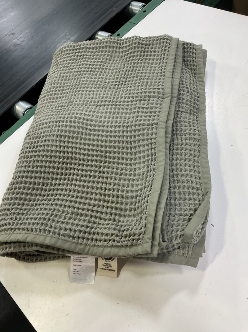 Condition photo showing New/Like New for organic waffle bed blanket color: dried sage size: 70x50