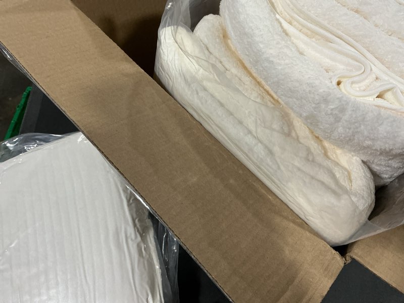 Condition photo showing Good Condition for Bath Towels Set of 4 Extra Large 35 x 70 Inches,Luxury Thick High Absorbent and Quick Dry Bath Sheet,Ultra Soft Microfiber,Bathroom,Beach,Yoga,Sport,SPA,Fitness (White) White 4 Piece Bath Towels
