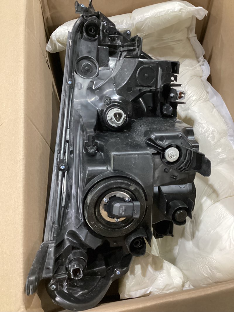 Condition photo showing Good Condition for driver side headlight