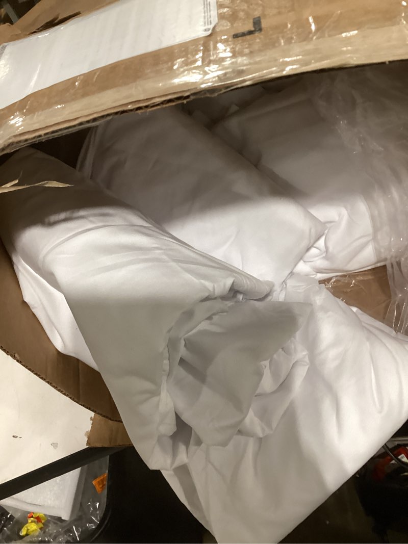 Condition photo showing Good Condition for Bulk Case Pack of 12 Sheet Sets - (12) Complete Queen Size Sheet Sets with Deep Pockets - Wholesale Bulk Bedding for Hotels, Spas & Airbnbs - Breathable, Cooling, Soft & Wrinkle Free - (Queen, White) Queen (Pack of 12) 01 - White