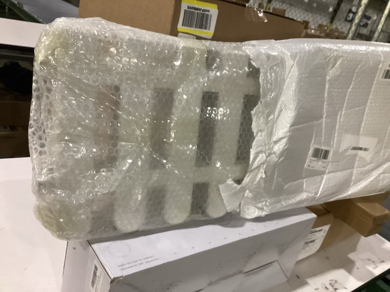 Condition photo showing New/Like New for BESPORTBLE 5Pcs Garden Picket Fence Panels White Plastic Decorative Edging for Lawn Flower Beds and Outdoor Landscape Path Protection 50.00X30.00X1.00CM