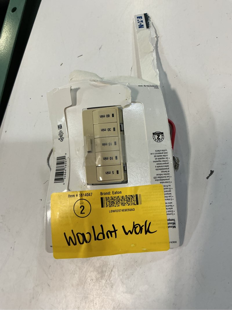Condition photo showing Good Condition for eaton 15-amps 120-volt indoor programmable countdown digital lighting timer