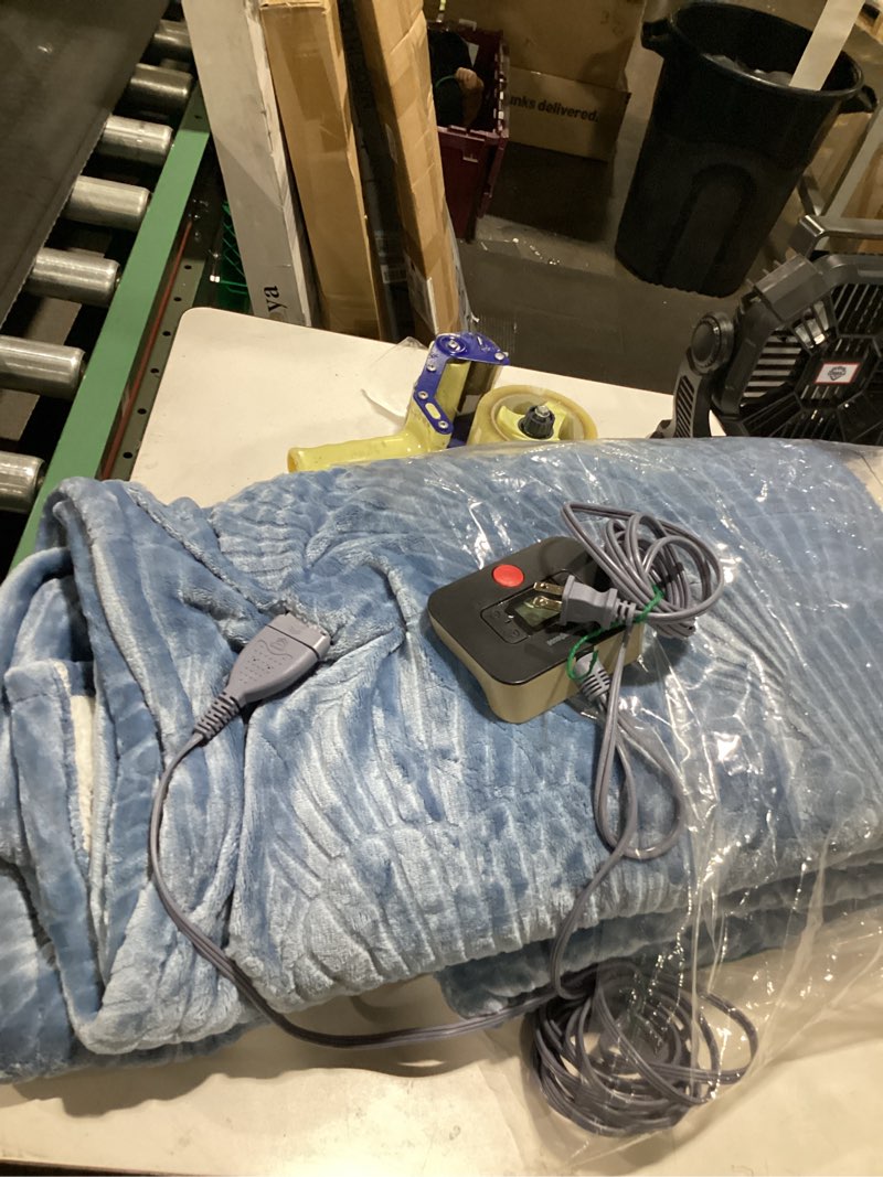 Condition photo showing Good Condition for westinghouse electric blanket full, flower jacquard heated blanket full size with 10 heating levels and 1-12 hours auto-off, flannel to sherpa reversible, machine washable (72" x 84", beige) full 72"x84" beige