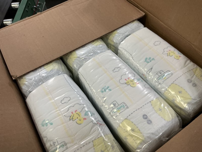 Condition photo showing New/Like New for pampers swaddlers diapers size 4  150 count (select for more options)