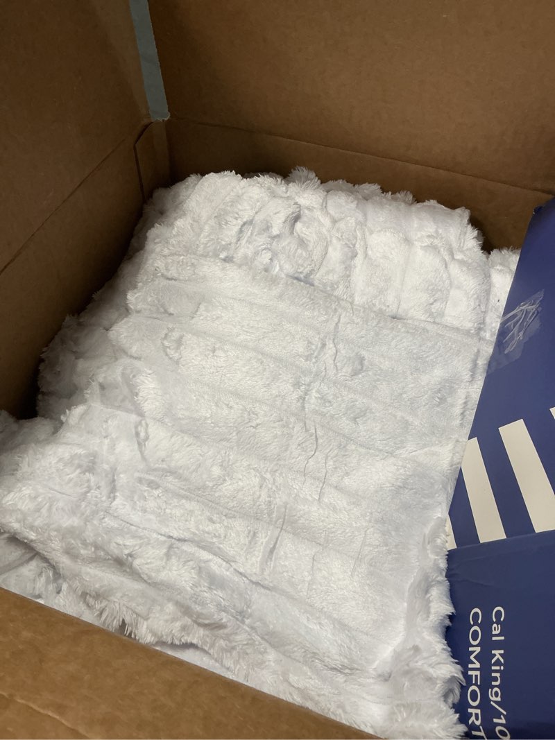 Condition photo showing Good Condition for BEDELITE Fleece California King Comforter Set -Super Soft & Warm Fluffy Bright White Bedding, Luxury Fuzzy Heavy Bed Set for Winter with 2 Pillow Cases Bright White California King