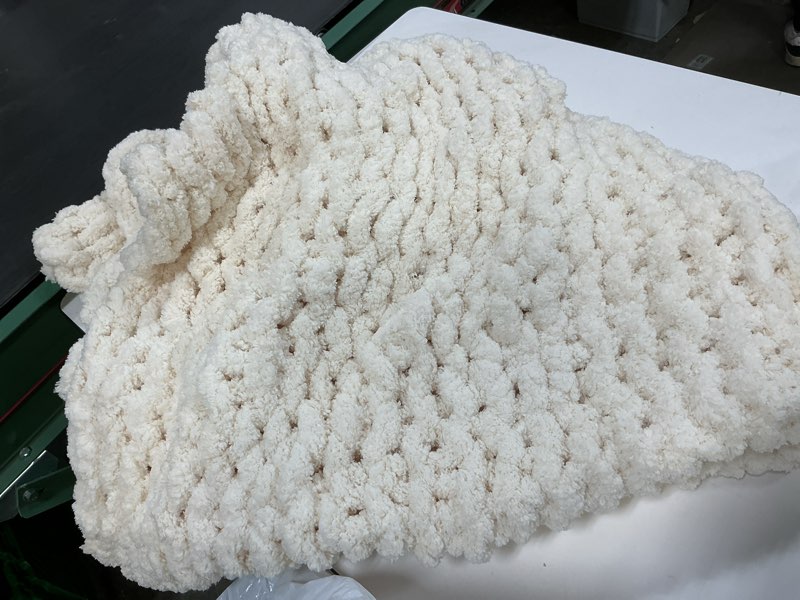 Condition photo showing Good Condition for L'AGRATY Chunky Knit Blanket Throw,Soft Chenille Yarn Throw Blanket 50x60?Handmade Cable Knit Crochet Blanket,Large Knit Blankets Chunky Yarn,Rope Knot Throw Blanket for Couch Sofa Bed Home Decor Ivory 50"x60"