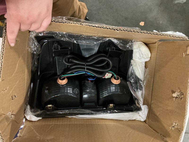 Condition photo showing Good Condition for tail light fit 2015-2019 for sierra 3500 hd, 2014-2018 for silverado 1500, 2015-2019 for silverado 2500 hd/3500 hd red lens right tail light assembly gm2801293