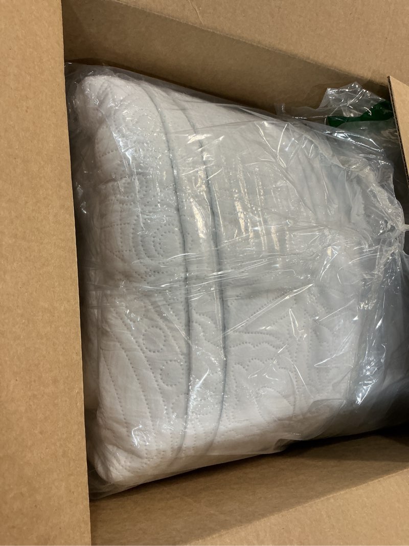 Condition photo showing Good Condition for qucover alaska king bedspread 132x 120, oversized king bedspread extra wide, 3 piece soft microfiber lightweight oversized king quilts bedding set, vintage persian pattern, with pillow shams, white white 132"x120"