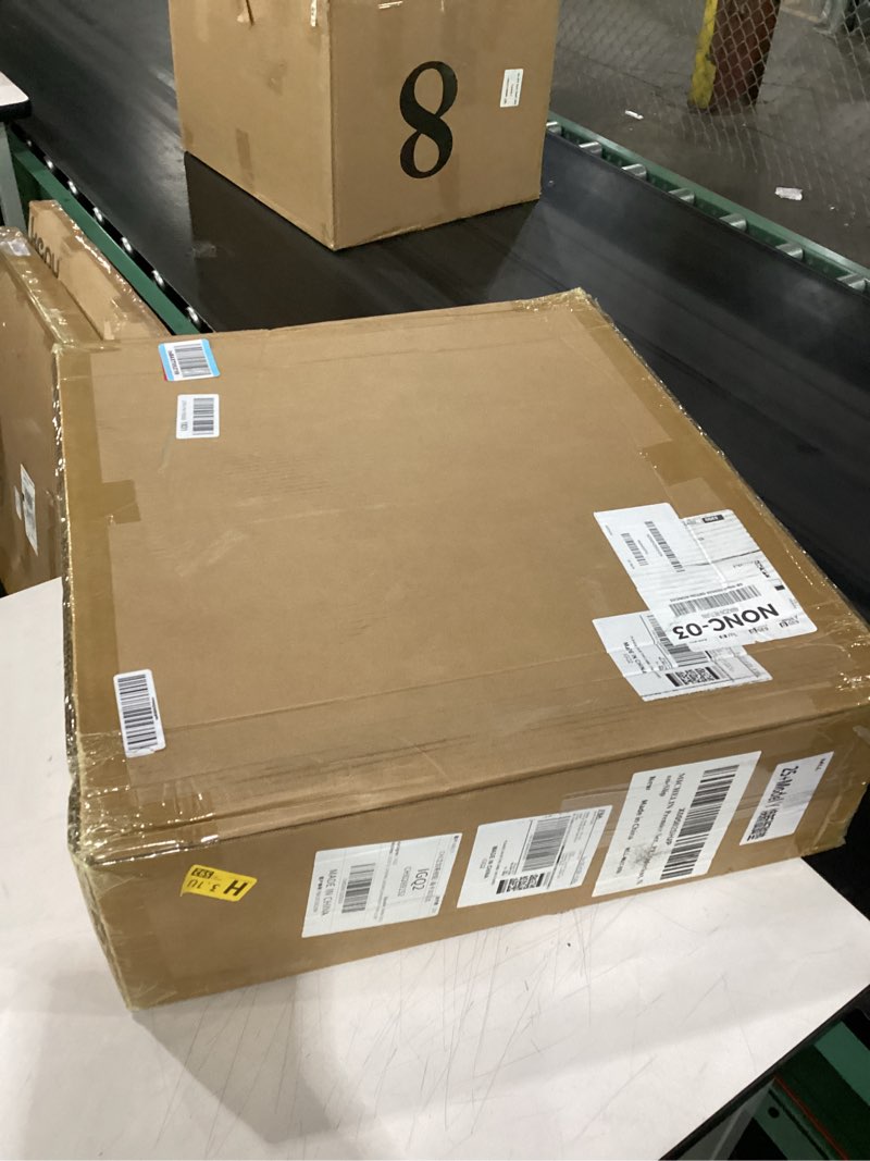 Condition photo showing Good Condition for floor mats for model y