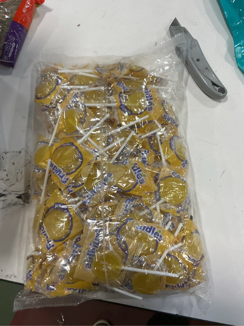 Condition photo showing New/Like New for 600 Lemon Lollipops Candy Suckers for Kids, Perfect for Gifting, Parties, Events,10 Gram Lollipops (600-Pack)