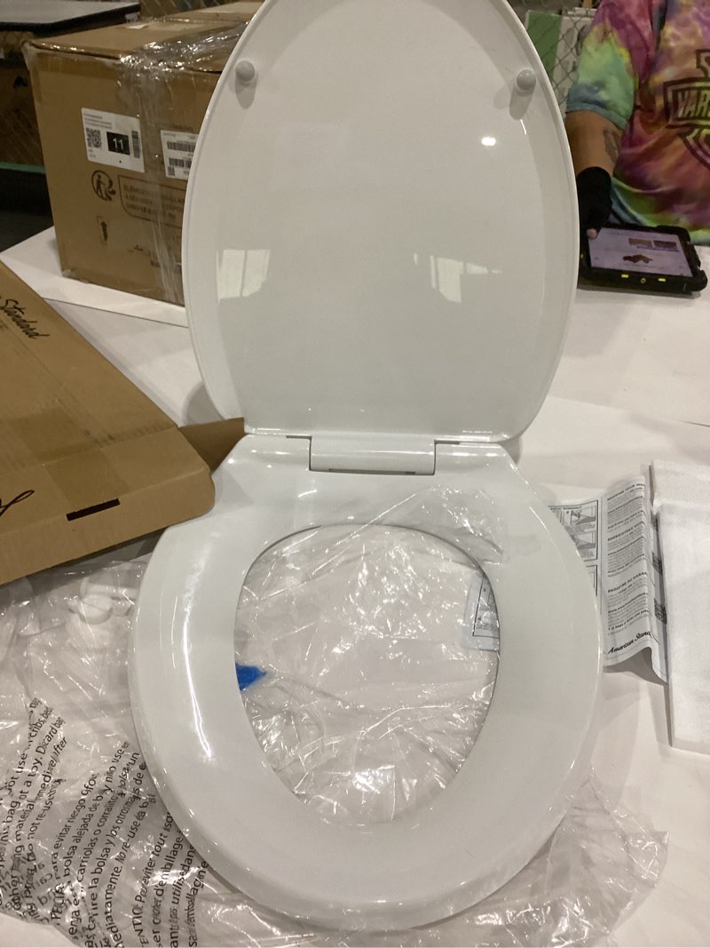 Condition photo showing Good Condition for american standard 5503a00b.020 transitional slow-close elongated front toilet seat, white
