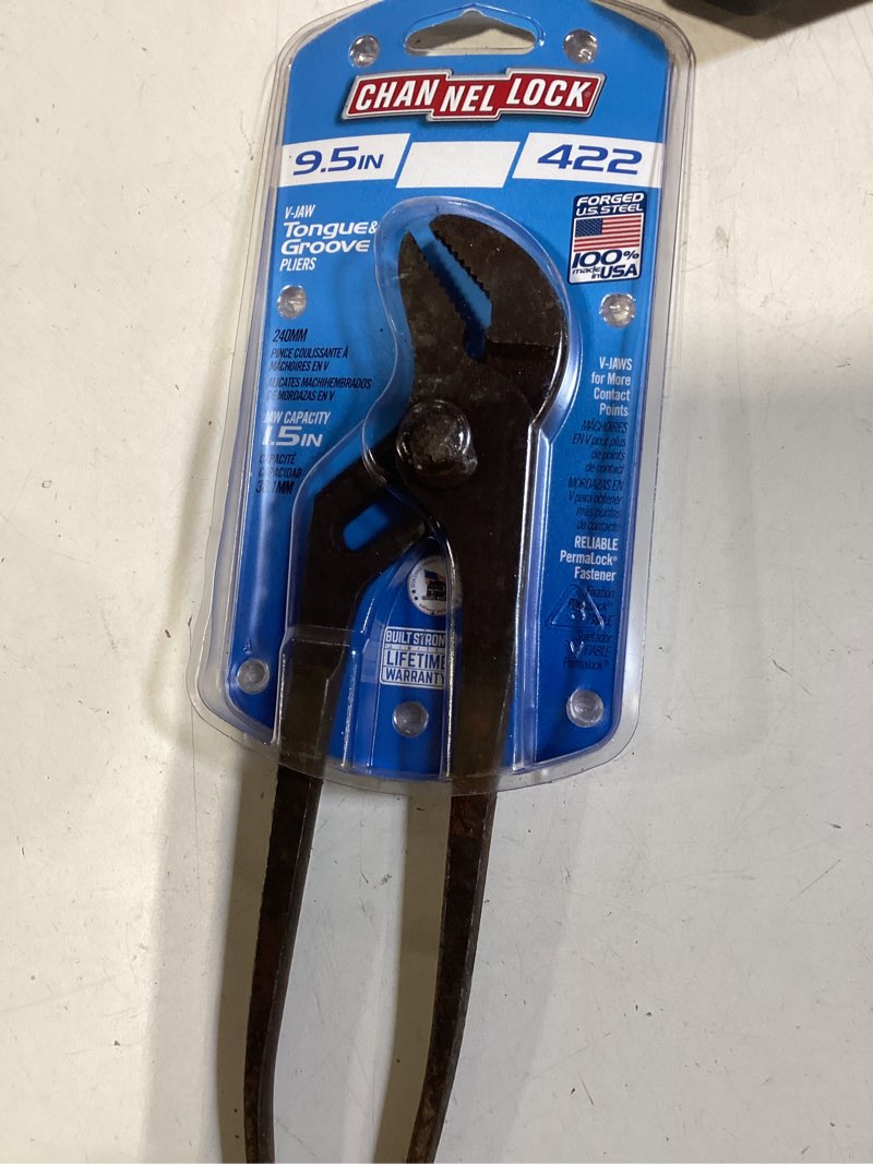 Condition photo showing Good Condition for 9-1/2 in. v-jaw tongue and groove pliers