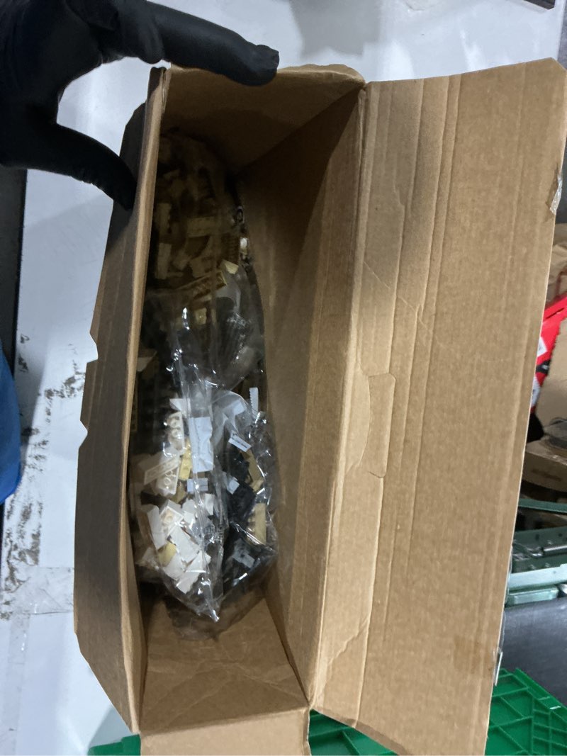 Condition photo showing Good Condition for lego architecture great pyramid of giza set 21058, home décor model building kit, creative diy activity, famous landmarks collection green