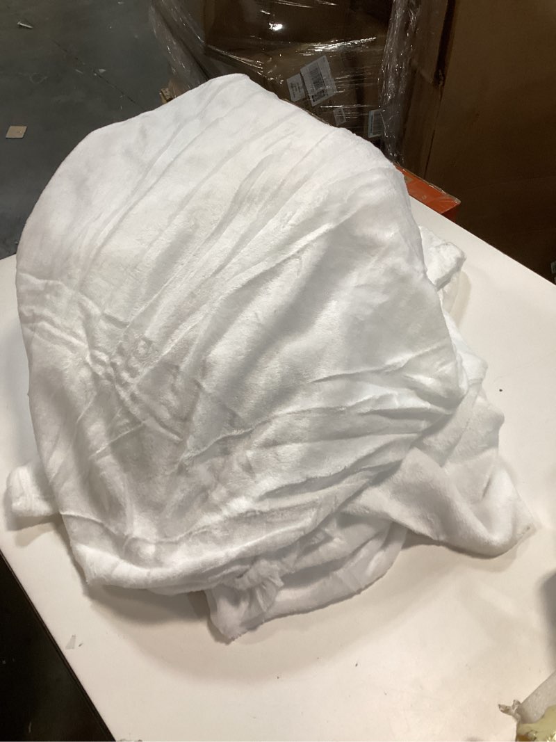 Condition photo showing Good Condition for BEDELITE Flannel Sheets Queen Size White - Super Soft Fleece Sheets Set Fluffy Extra Plush, 4 Piece(Include Fitted Sheet, Flat Sheet, 2 Pillowcases) White Queen