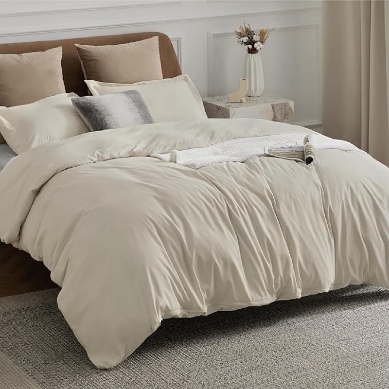 Bedsure comforter with 2 long pillow cases