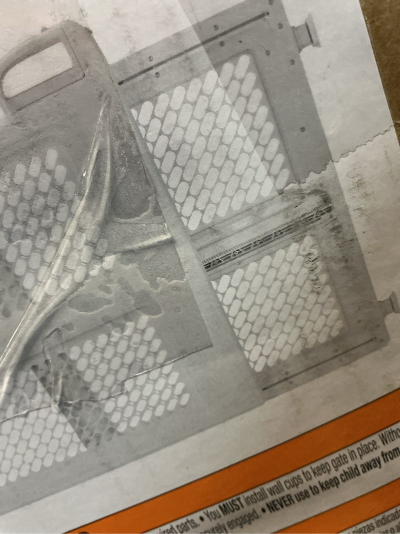 Condition photo showing Good Condition for safety 1st lift, lock and swing gate