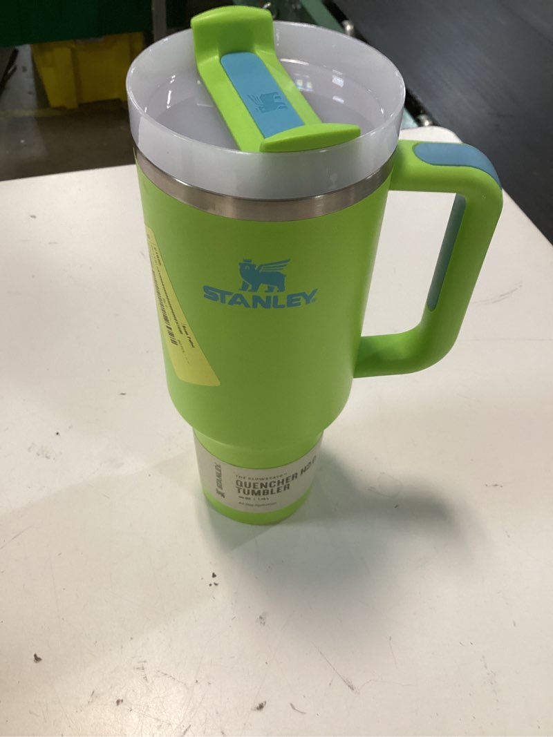 Condition photo showing As Is for stanley quencher h2.0 flowstate stainless steel vacuum insulated tumbler with lid and straw for water, iced tea or coffee
