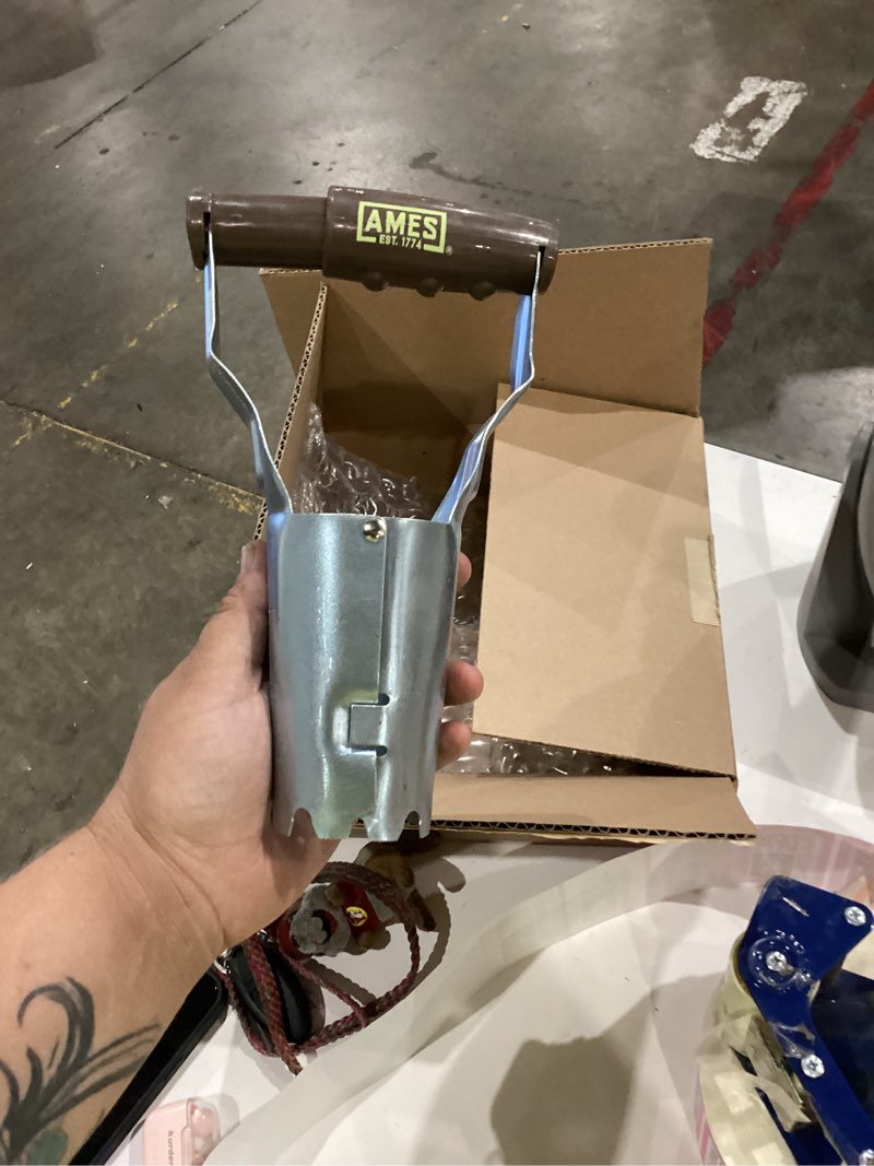 Condition photo showing As Is for ames 2445800 hand bulb planter