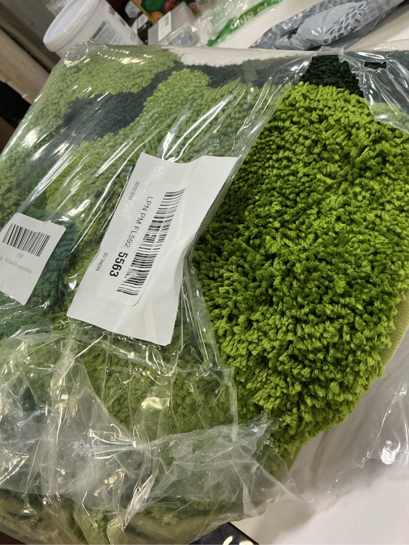 Condition photo showing Good Condition for Cute Green Moss Bathroom Runner Rugs 24 x 60 Inch, Extra Large Boho Aesthetic Leaves Bath Mats Shaggy Non Slip Absorbent Shower Mat for Kitchen Bedroom Sinks Cottagecore Decor 2' x 5' (Rectangular) Green Moss