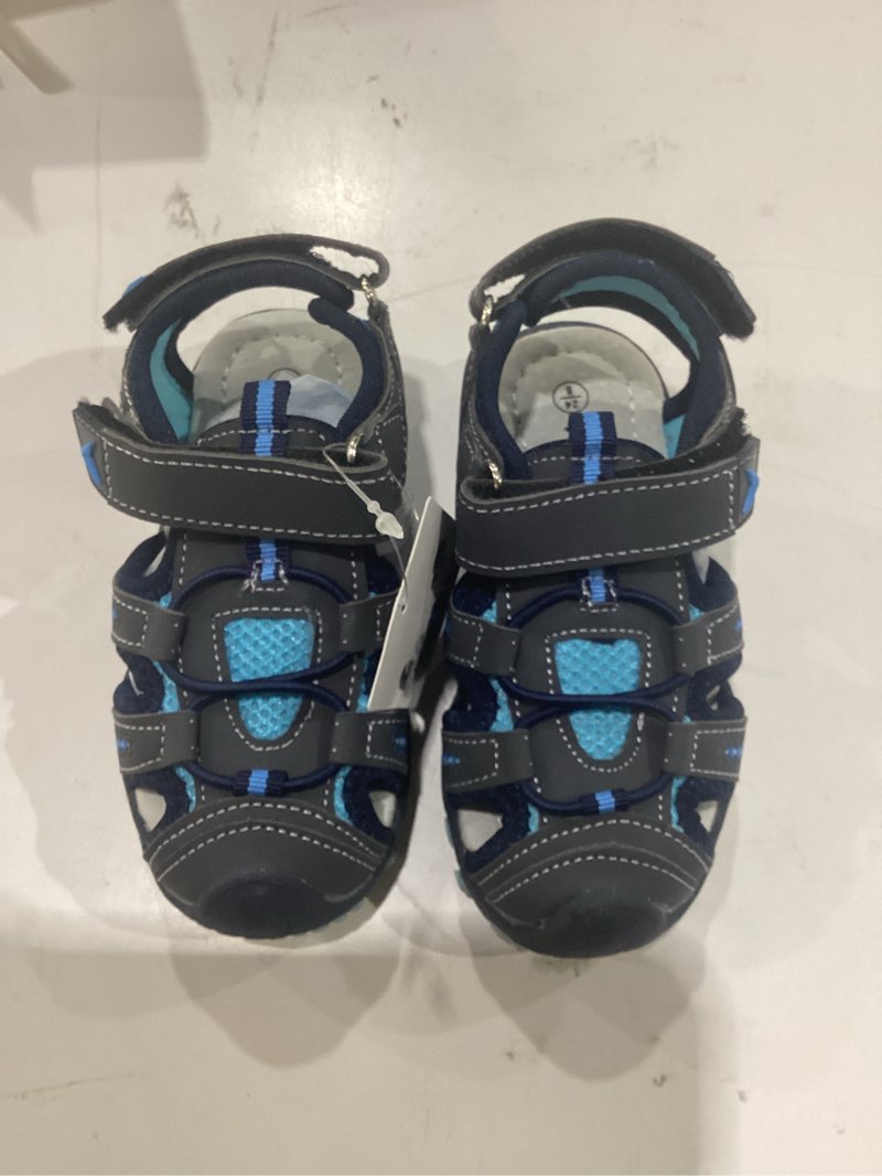 Condition photo showing Good Condition for apakowa kids boys girls soft sole close toe sport beach water sandals | toddler/little kid,protective toe,hook & loop closure,elastic laces,non-slip soft outsole 8 toddler blue