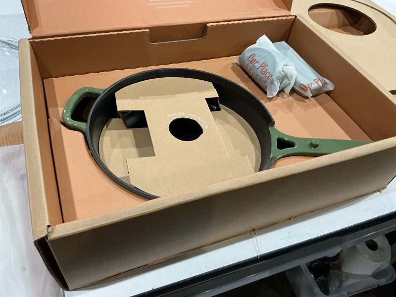 Condition photo showing Good Condition for our place cast iron pan (sage)