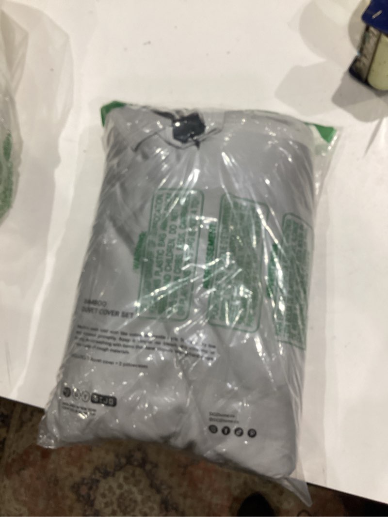 Condition photo showing Good Condition for doz duvet cover set, 100% viscose derived from bamboo, organically grown, buttery soft, cooling duvet covers, high gsm, 1 duvet cover and 2 pillowcases, 90"x90" (dove, full/queen) dove full/queen