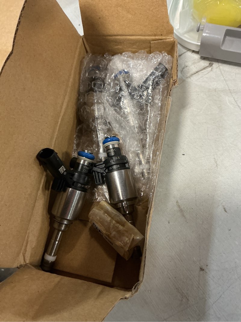 Condition photo showing Good Condition for fuel injectors for chevy captiva sport 2012-2015, equinox 2011-2017, impala 2014, malibu 13-14, for gmc terrain 11-17, for buick lacrosse 12-16, regal 11-17, verano 12-17 2.4l replace 12633784 6holes
