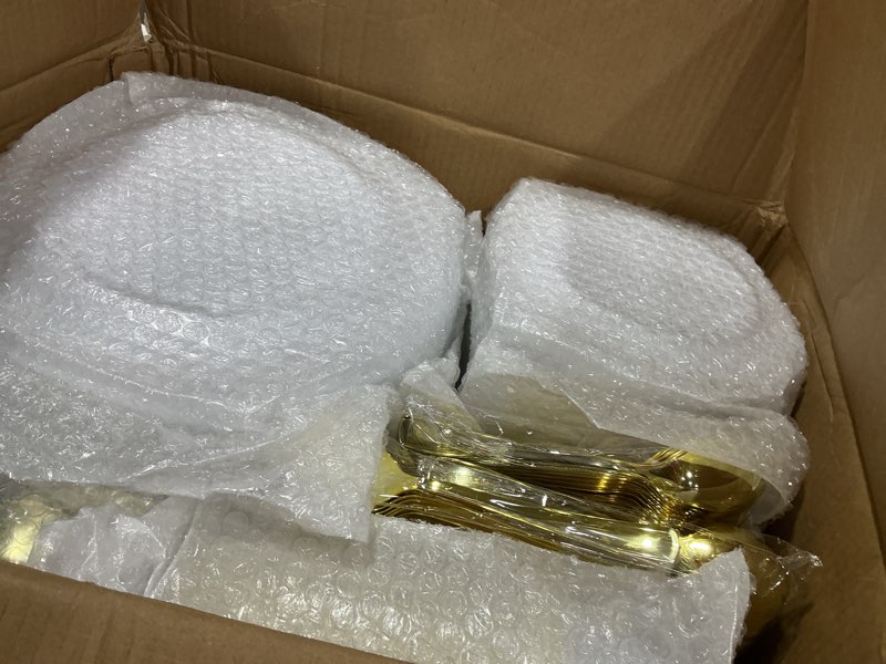 Condition photo showing New/Like New for bestvip 700 pcs gold dinnerware set for 100 guests, plastic dinnerware set for party, christmas, include: 200 plastic plates, 100 gold silverware, 100 cups, 100 paper napkins 100 guests gold