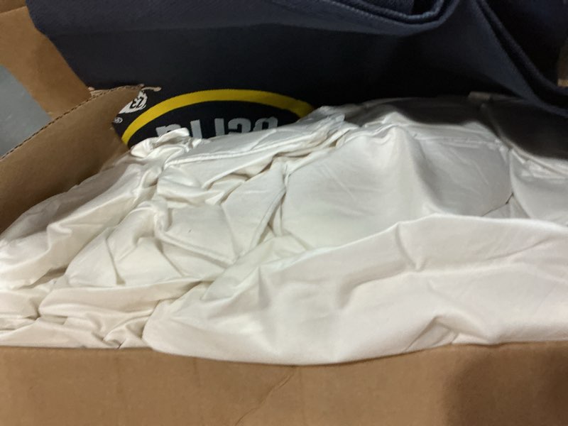 Condition photo showing Good Condition for Serta Goose Feathers Down Fiber Comforter Oversize King Duvet Insert,100% Cotton, Hotel Luxury Hypoallergenic Comforter All Season Medium Warmth 108 x 98 in White White/All Season Oversize king