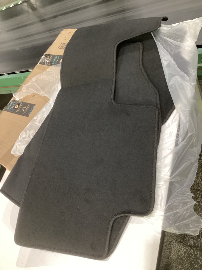 Car floor mats, MODEL UNKNOWN