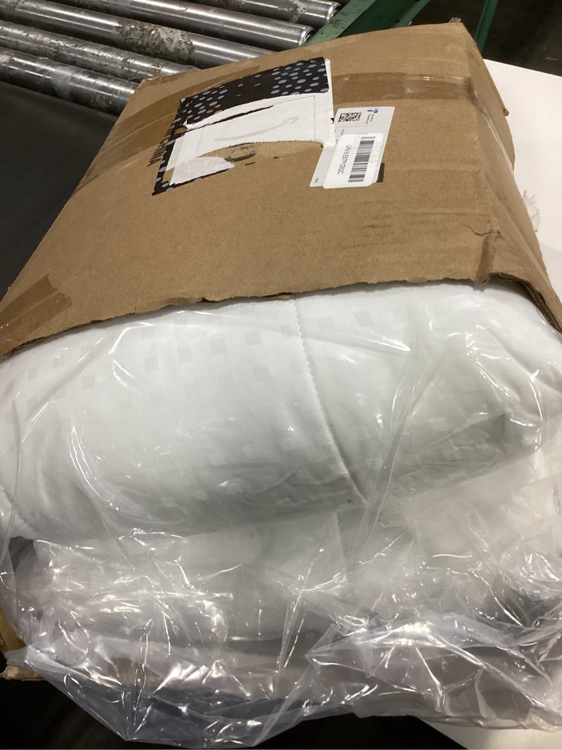 Condition photo showing Good Condition for easeland california king mattress pad pillow top mattress cover quilted fitted mattress protector long cotton top 8-21" deep pocket cooling mattress topper (72x84 inches, white) white california king