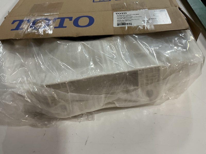 Condition photo showing New/Like New for toto® softclose® slow close elongated toilet seat and lid, bone - ss114#03 bone elongated seat