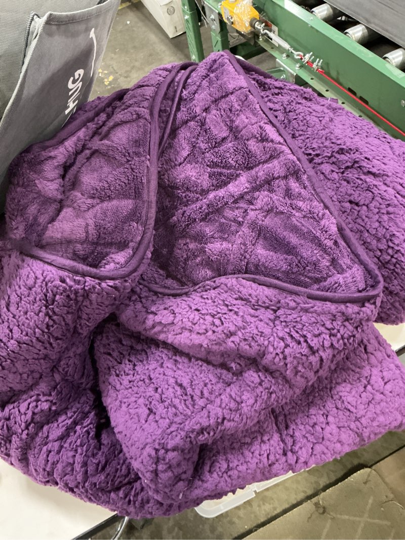 Condition photo showing As Is for Sivio Weighted Blanket for Adult, 15 lbs Sherpa Heavy Throw with Fleece Reversible, Queen Size, Weighted Blanket for Men and Women Deep Sleeping, 60 x 80Inches Dual Sided Black 60 x 80in, 15lbs 