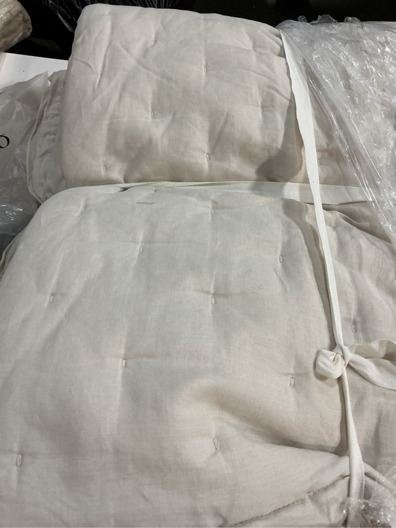 Condition photo showing New/Like New for quince european linen dream quilt full