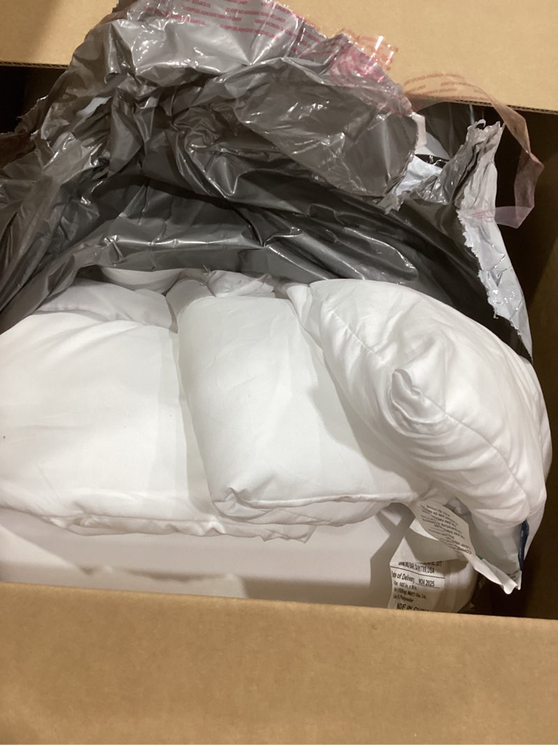 Condition photo showing Good Condition for Bedsure Comforter Duvet Insert - Quilted Comforters Cal King Size, All Season Duvet, GentleSoft Down Alternative Bedding, with 8 Tabs, Gifts for Women/Men, White, California King 96 X 102 Inches White California King