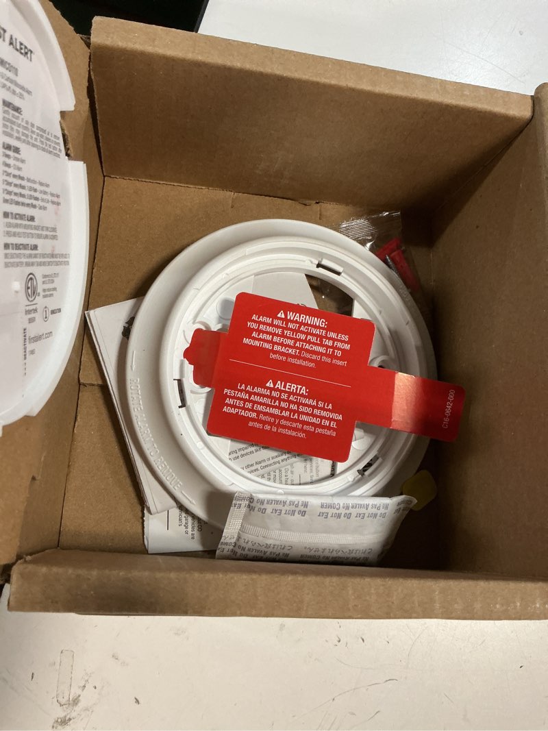Condition photo showing Good Condition for first alert smico110, 10-year battery combination smoke & carbon monoxide alarm, 1-pack
