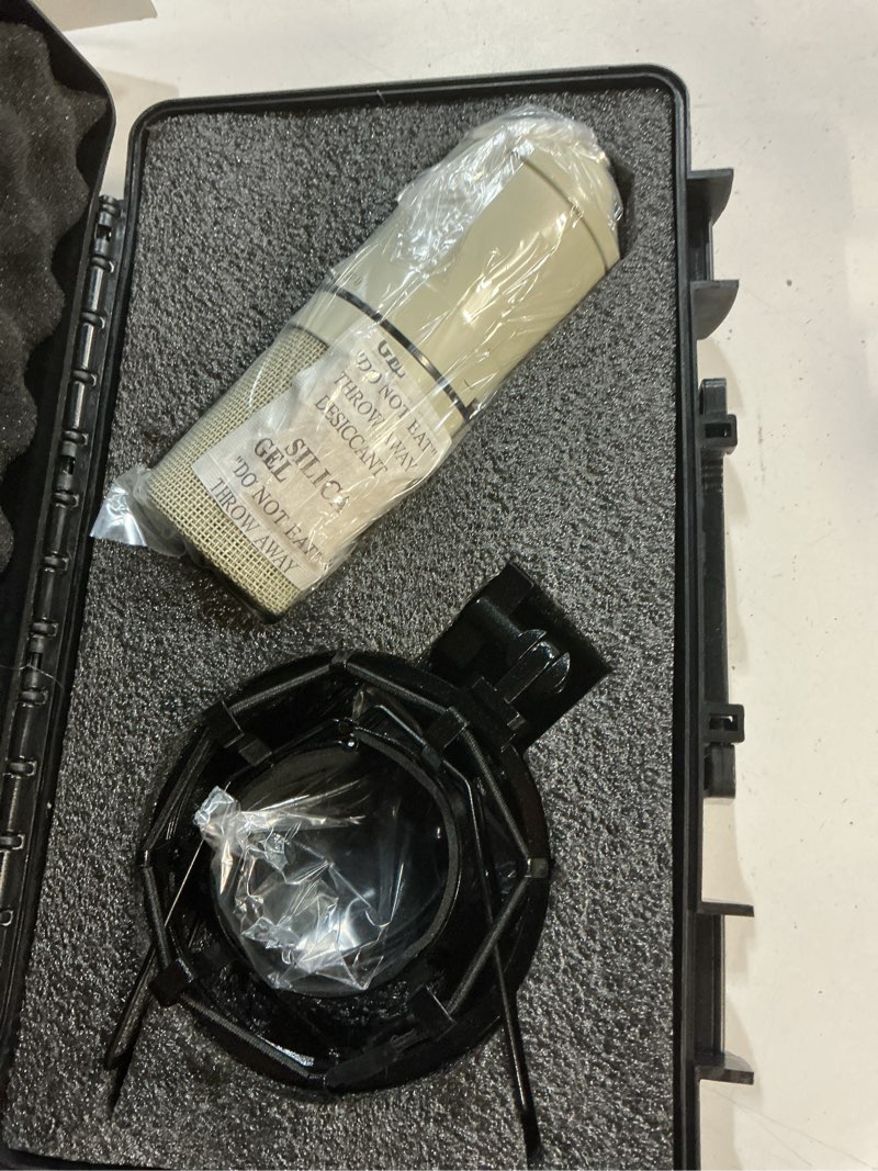 Condition photo showing New/Like New for mxl 770 condenser microphone for podcasting, singing, home studio recording, gaming & streaming | xlr | large diaphragm | cardiod (vintage white)