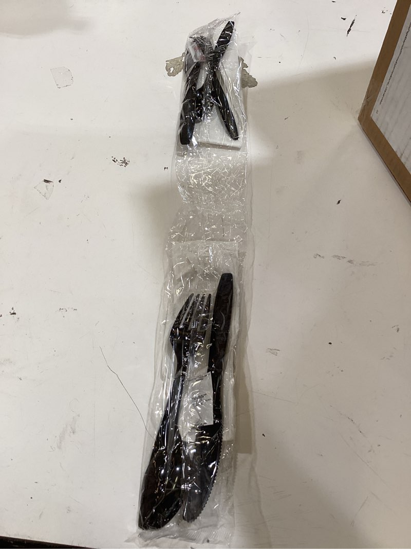Condition photo showing Good Condition for wna 611968 6-piece cutlery kit, 15\\\" x 13-1/2\\\" 1-ply napkin, heavy black styrene knife-fork-spoon (case of 250)