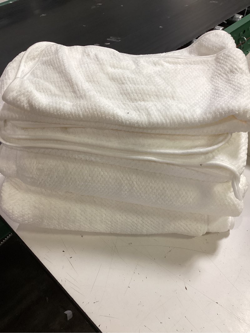 Condition photo showing Good Condition for redkiss ultra soft 6 piece towel set, premium white towels for bathroom, highly absorbent, quick dry, lightweight bath towels set collection, includes 2 bath sheets, 2 hand towels, 2 washcloths white bath towel set of 6