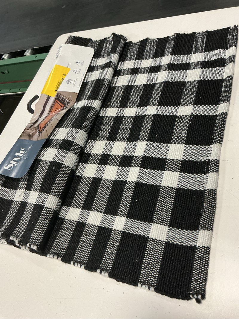 Condition photo showing Good Condition for style selections 2-ft x 3-ft black/white polyester rectangular indoor decorative door mat