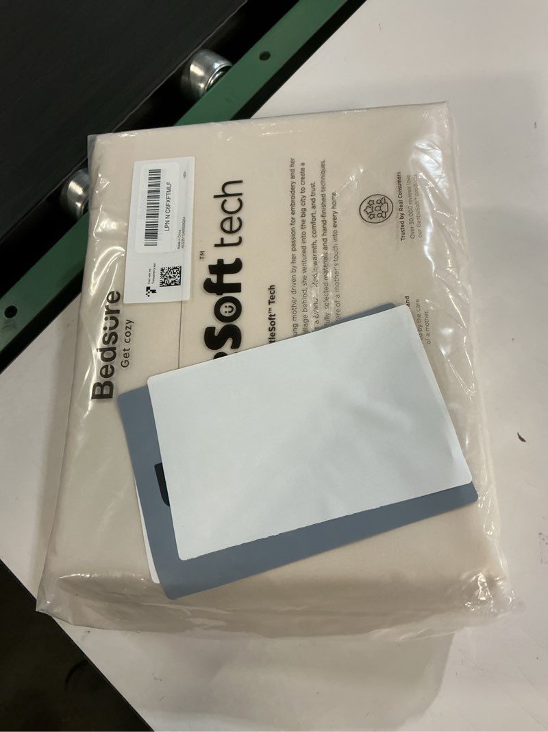 Condition photo showing Good Condition for bedsure oat milk duvet cover king size - 3 pieces prewashed cotton-like polyester extra soft bedding set, includes 1 duvet cover 104x90 inches with zipper closure & 2 pillow shams, no comforter 01 - oat milk (no comforter) king (104" x 90")