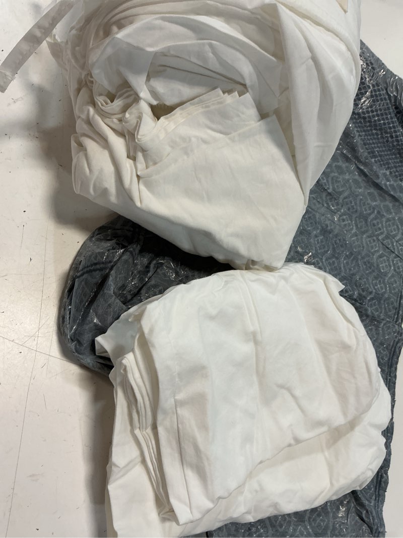 Condition photo showing Good Condition for quince organic crisp percale sheet set of 4, split king, white