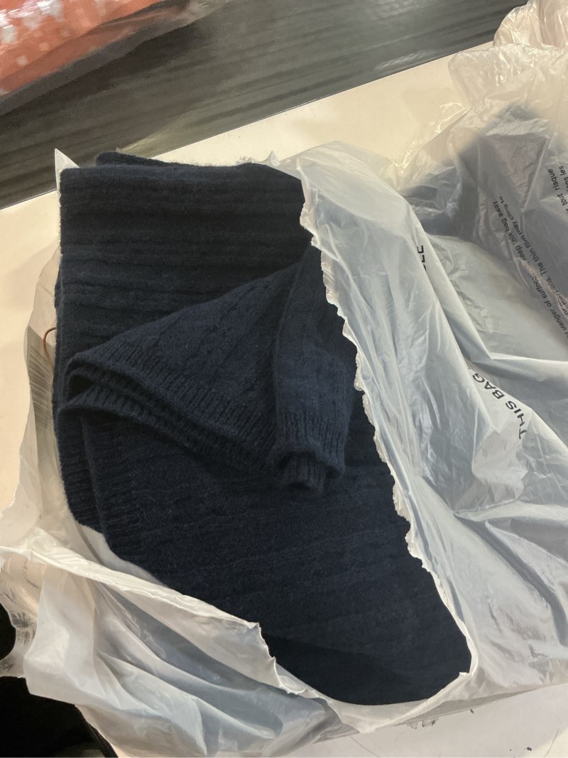 Condition photo showing Good Condition for cable knit cashmere throw, 50x70, true navy