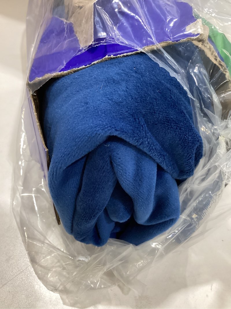 Condition photo showing Good Condition for MIULEE Velvet Throw Pillow Covers 22x22 Inch, Pack of 2 - Dark Blue, Super Soft Decorative Square Cushion Cases Modern Luxury Home Decor for Sofa, Couch, Bed, Bedroom Livingroom 22" x 22" (Pack of 2) Dark Blue