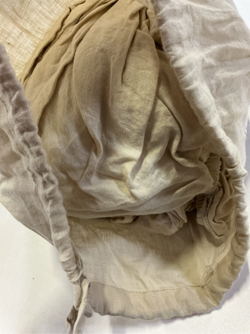 Condition photo showing Good Condition for european linen piped deluxe bedding bundle, queen, oat/espresso
