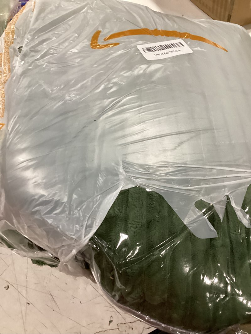Condition photo showing Good Condition for royhom couch cover for dogs washable, soft thick pet couch covers for sofa, pawcart couch protector pet friendly, furniture covers dog mat for couches and sofas (green, 27.6 x 59 inch) 27.6 x 59 inch/1 piece green