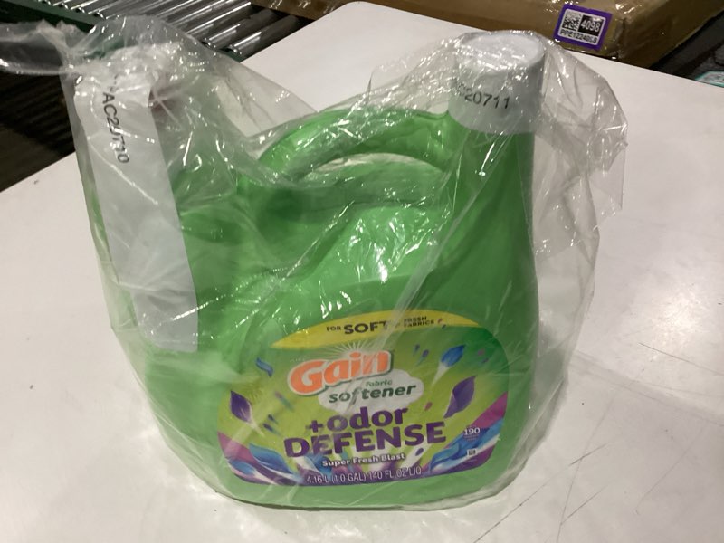 Condition photo showing New/Like New for Gain Odor Defense Liquid Fabric Softener, Super Fresh Blast scent, 140 FL OZ, 190 loads, 2 in 1 Freshness plus Odor Protection SUPER FRESH BLAST 140 Fl Oz (Pack of 1)