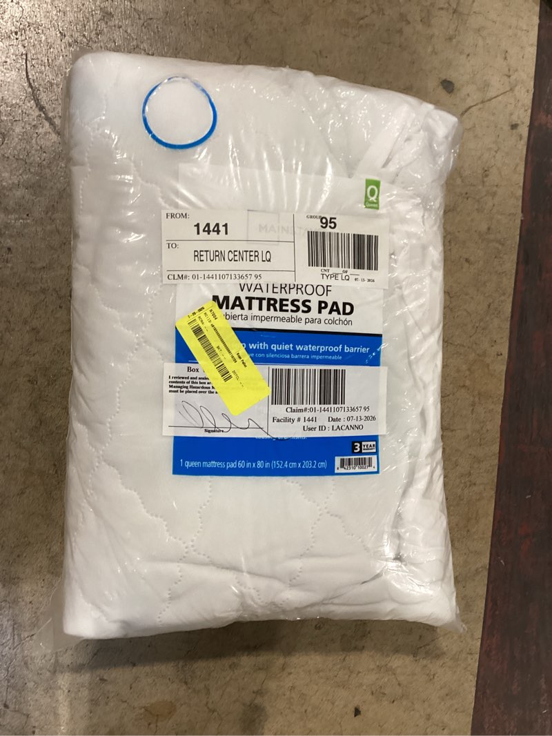 Condition photo showing Good Condition for mainstays waterproof mattress pad, queen, 80 in x 60 in
